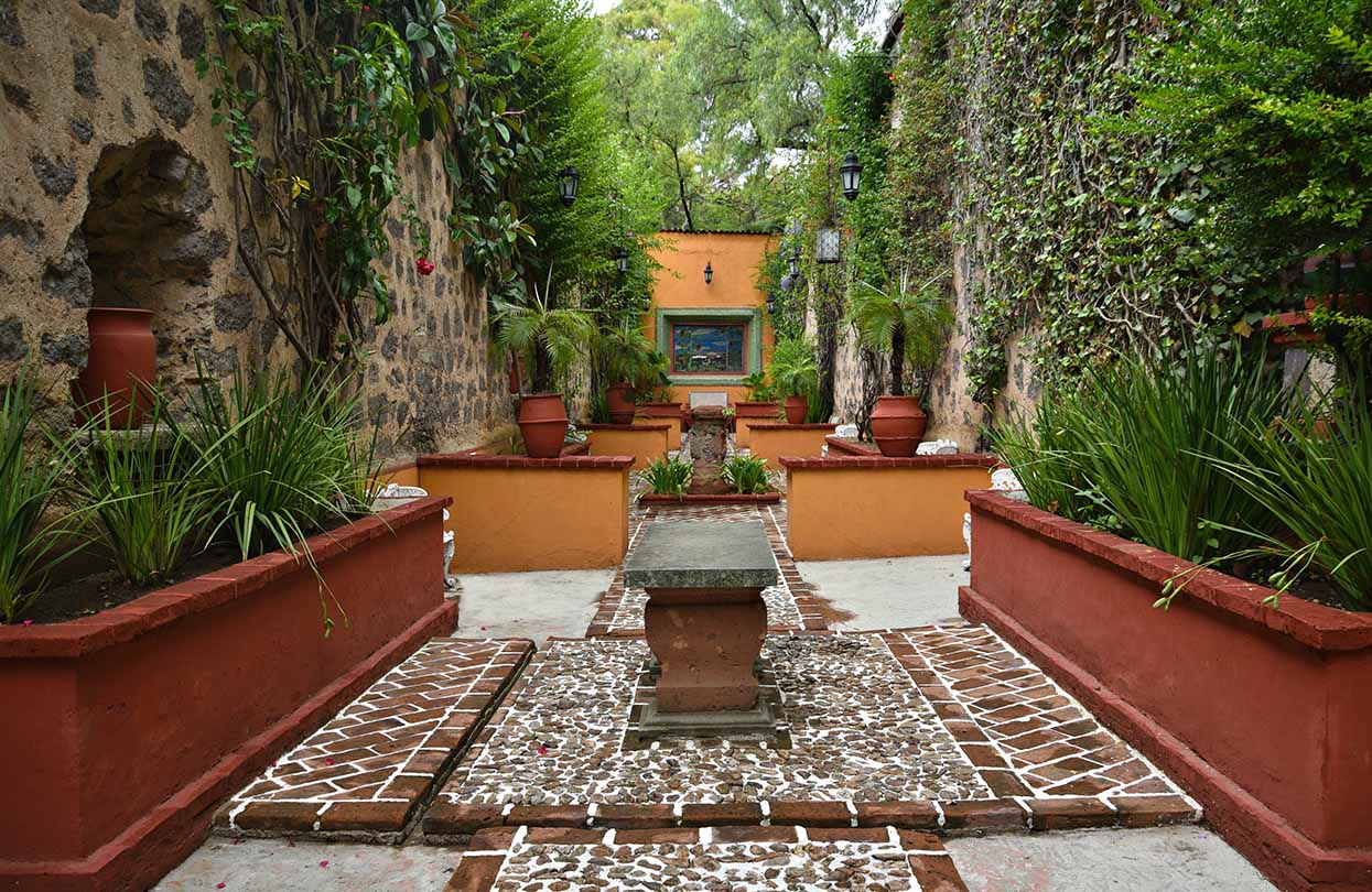 Zahrady Hacienda San Gabriel de Barrera v koloniálním stylu v Guanajuato, obrázek Eleni Mavrandoni shutterstock