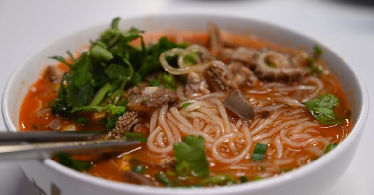 Asijská kuchyně na cestách: Co ochutnat a kde